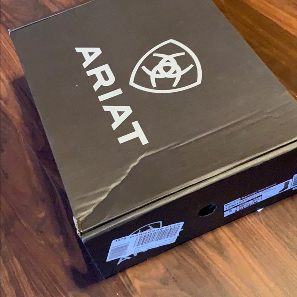 Ariat cowgirl boots